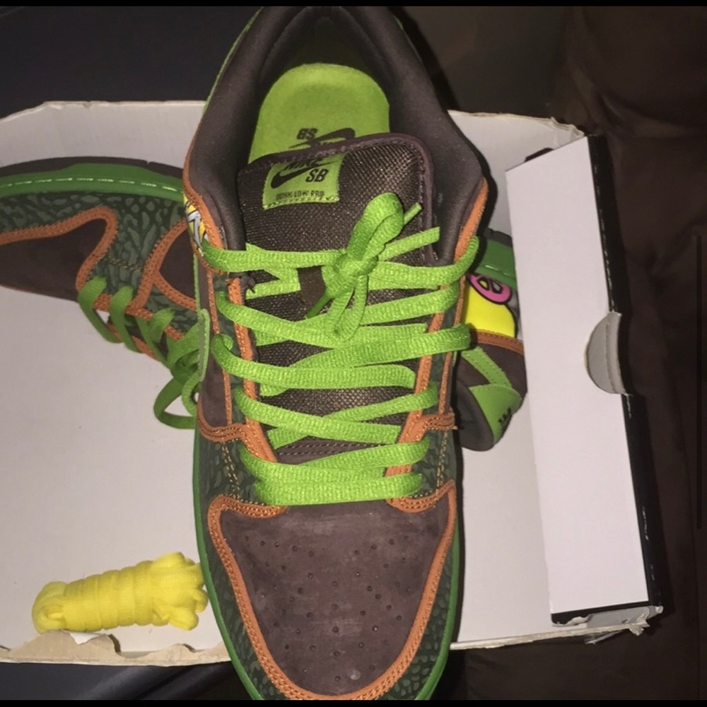 Worn once just letting them go I have 2 much stuff